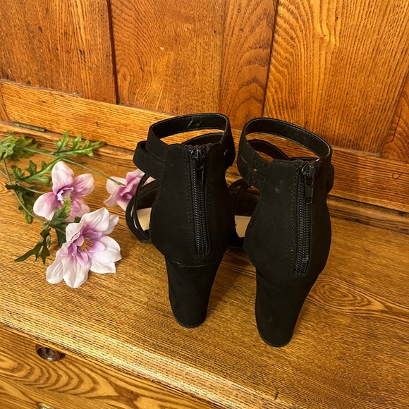 Bar III Black Block Heels- Lightly Used - Picture 3 of 6